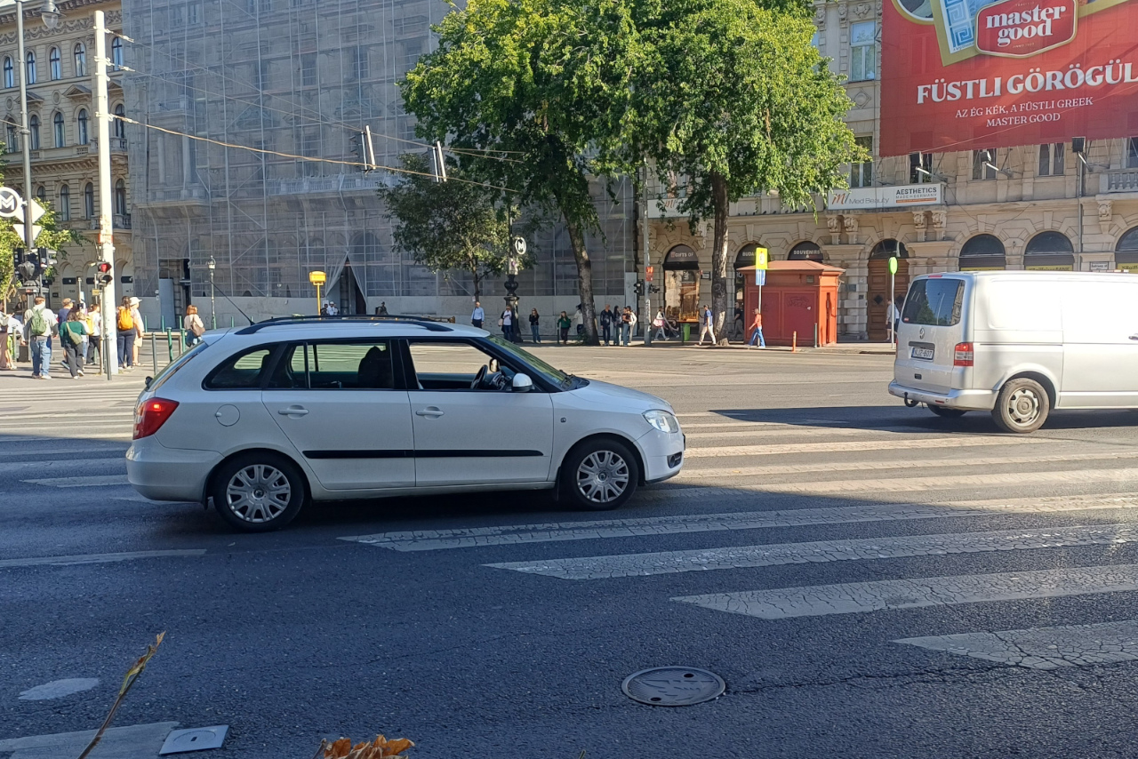 Beragadás kereszteződésben